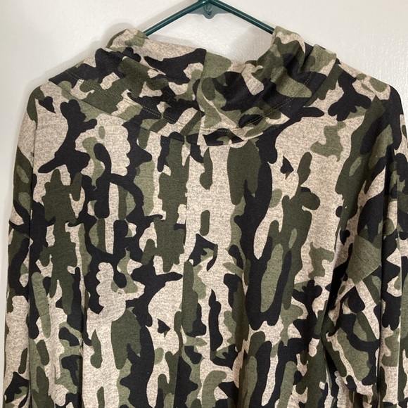 NY Collection, Woman Camo cowl Neck Knit Top. Size 14/16 - Picture 4 of 11